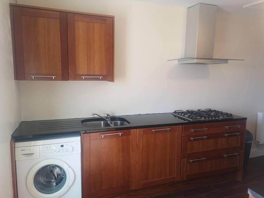 Spacious And Warm 2 Bedroom Apartment Sleeps Up To 5 Athy Exterior photo