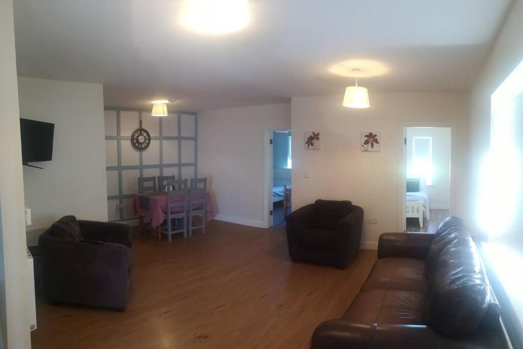 Spacious And Warm 2 Bedroom Apartment Sleeps Up To 5 Athy Exterior photo
