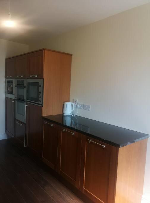 Spacious And Warm 2 Bedroom Apartment Sleeps Up To 5 Athy Exterior photo