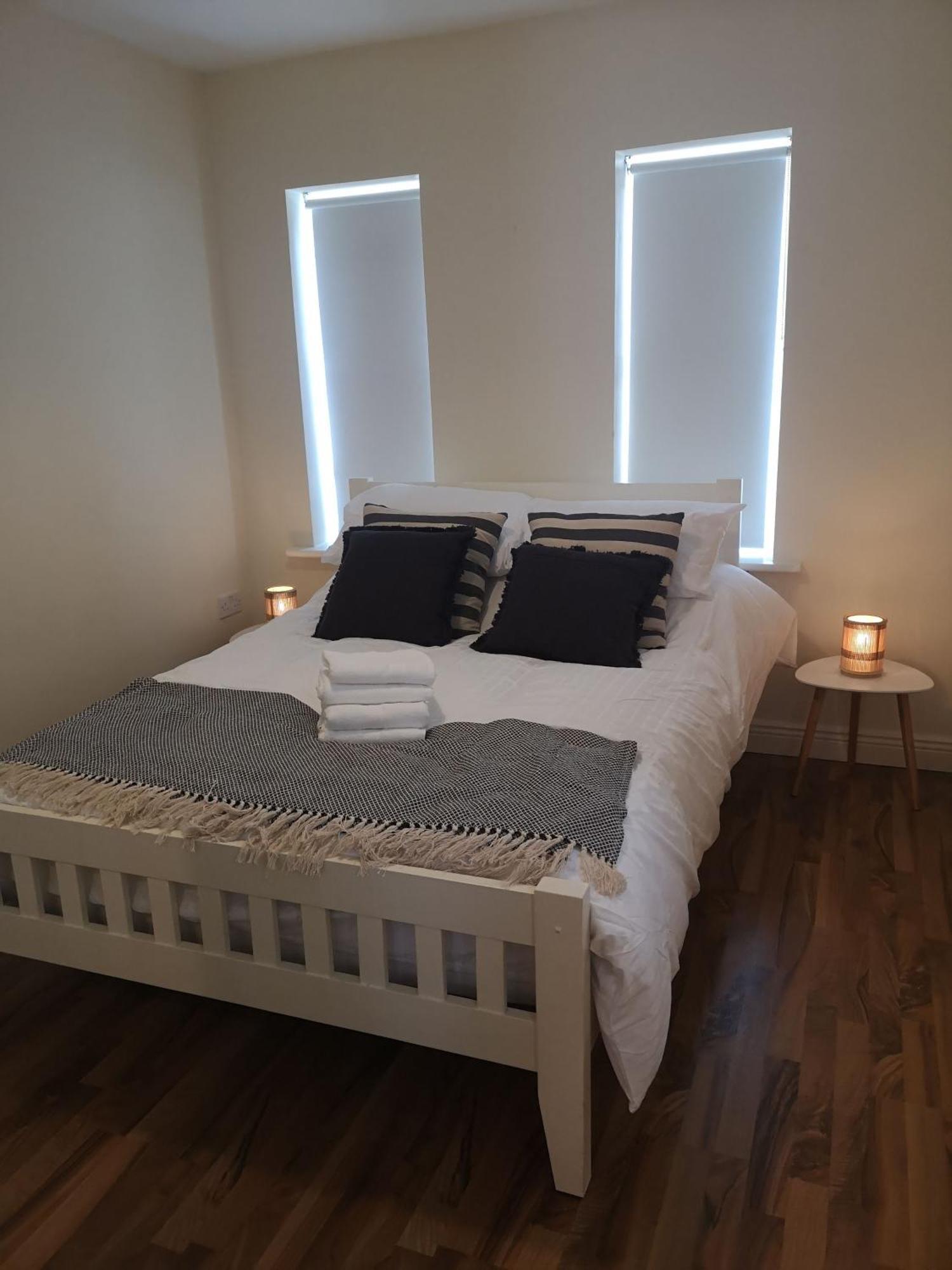 Spacious And Warm 2 Bedroom Apartment Sleeps Up To 5 Athy Exterior photo