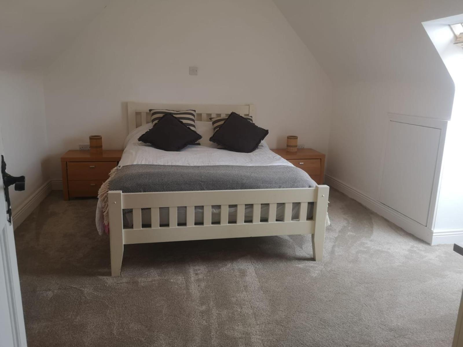 Spacious And Warm 2 Bedroom Apartment Sleeps Up To 5 Athy Exterior photo